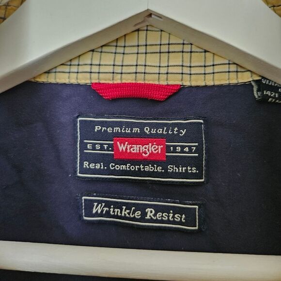 Wrangler Shirt Button Down Light Yellow Plaid Short Sleeve Wrinkle Resist Casual - Picture 9 of 11
